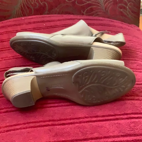 Earth Kristy Women’s Taupe Leather Slingbacks - Picture 2 of 5